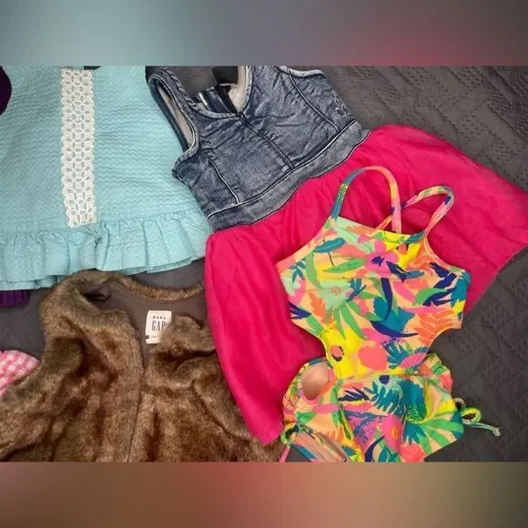 Babygirl Bundle sweater & skirts - Picture 2 of 6